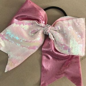 Cheer bow
